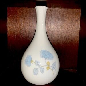Wedgewood Bone China 5 inch Vase , Ice Rose